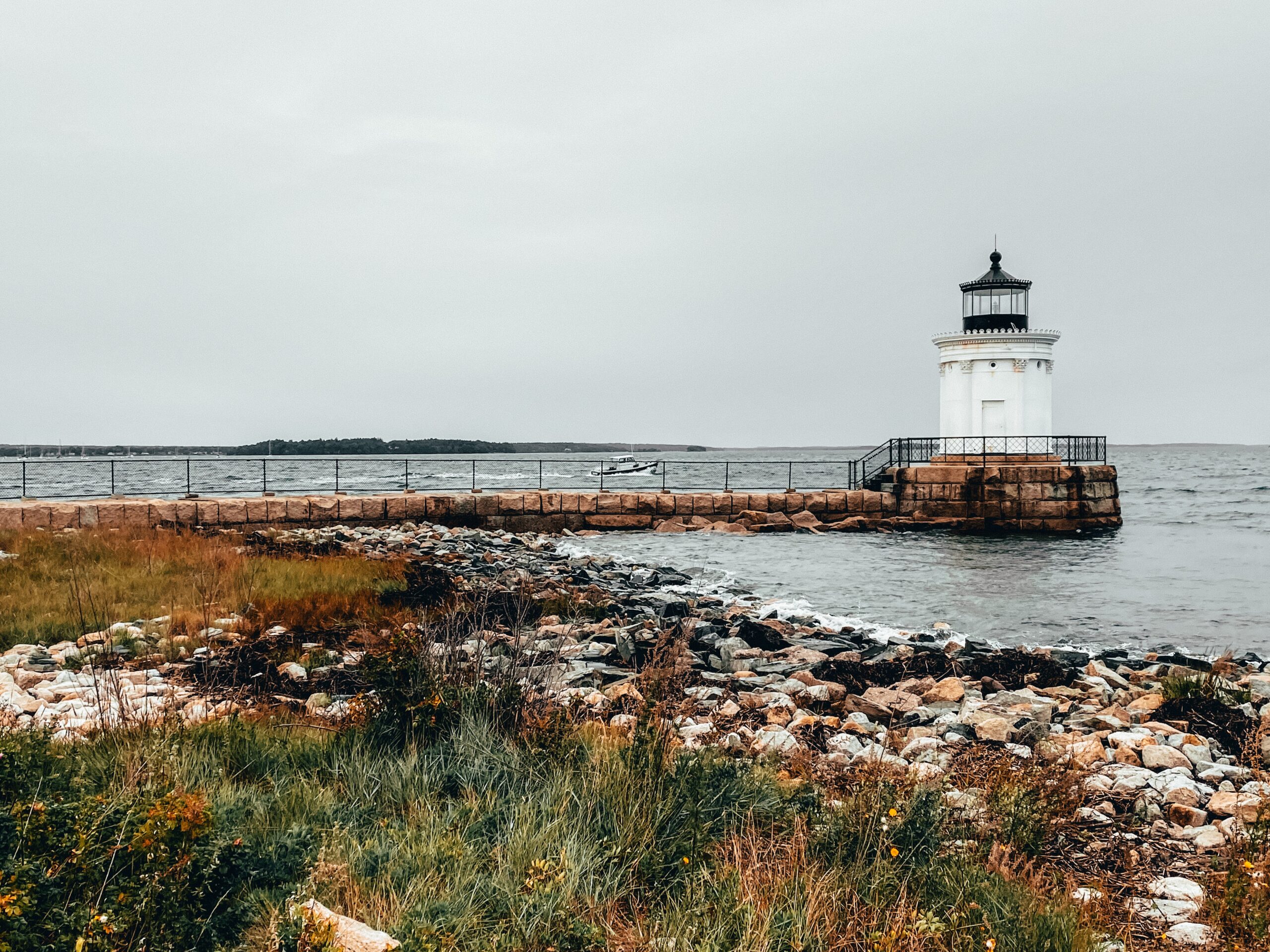 Best Places to Visit in Maine - Spring Point Ledge Lighthouse